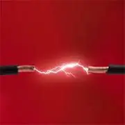 Arco eléctrico entre dos cables pelados